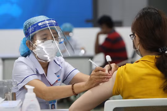 TP. HCM: 4 quận, huyện hoàn thành tiêm vaccine COVID-19 mũi một