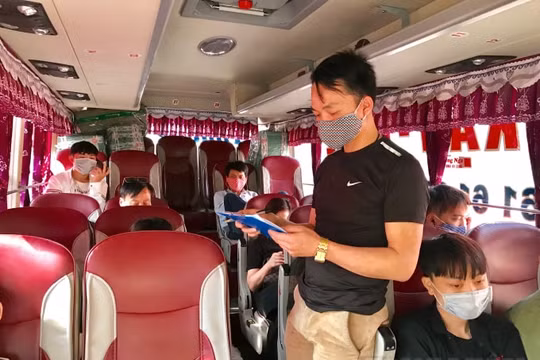 Dừng việc giãn cách trên các phương tiện vận tải hành khách
