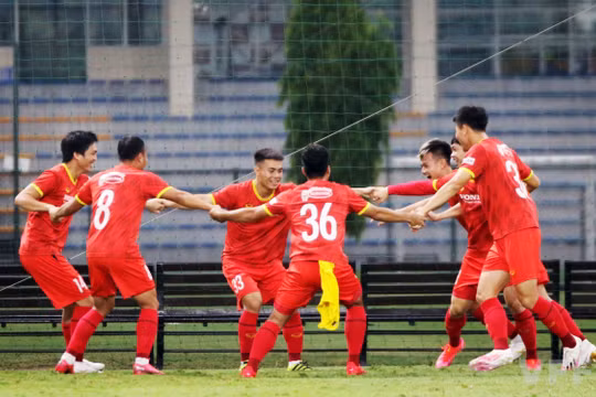 Tuyển Việt Nam thoải mái với trò chơi đuổi bắt