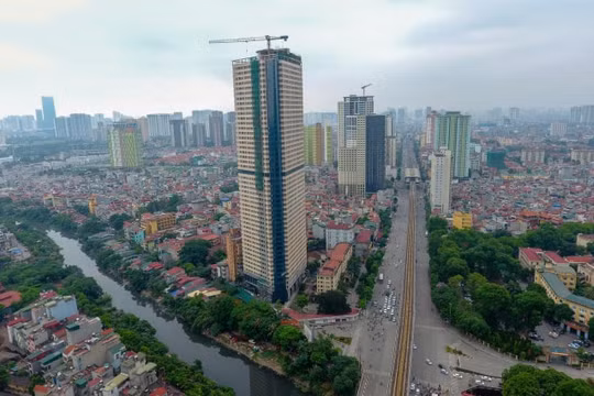 Hà Nội nắng nóng 40 độ C, cư dân Tháp doanh nhân Hà Đông kêu thấu trời vì mất điện 20 lần/ngày