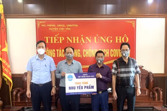 Tập đoàn Bách Việt hỗ trợ vật tư y tế trị giá gần 5 tỷ đồng cho tỉnh Bắc Giang