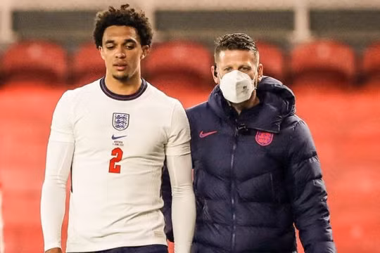 Đội tuyển Anh mất Alexander-Arnold tại Euro 2020