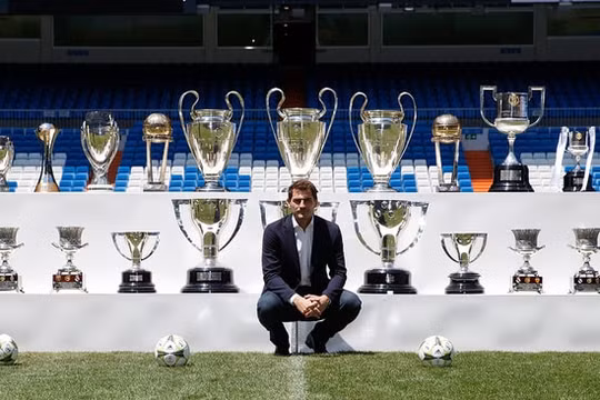 Iker Casillas và 4 sao bóng đá đẳng cấp thế giới giải nghệ năm 2020
