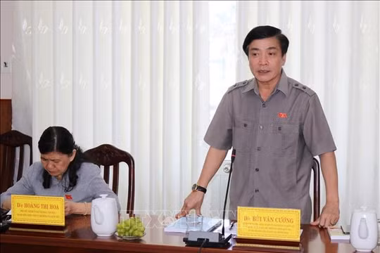 Đẩy mạnh tuyên truyền về bầu cử cho ngư dân khai thác hải sản dài ngày trên biển