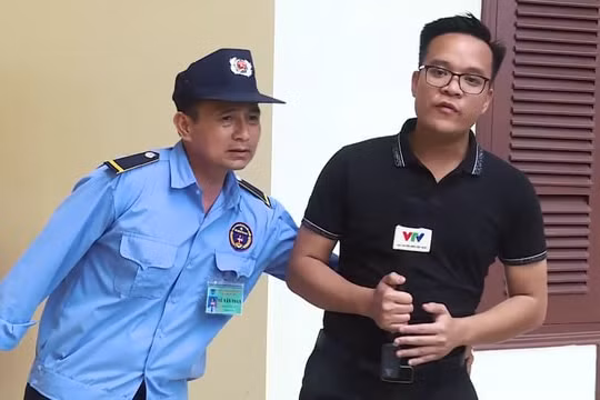 Tình huống phóng viên VTV bị bảo vệ “lôi đi” lên sóng truyền hình