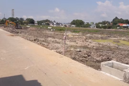 Dịch bệnh bùng phát, nhân viên môi giới bị hủy kèo ở phút thứ 89