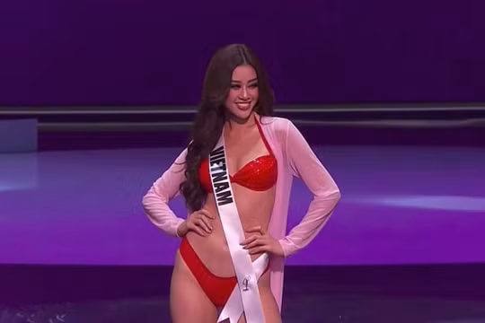 Khánh Vân tự tin trình diễn trang phục áo tắm và đầm dạ hội tại bán kết Miss Universe