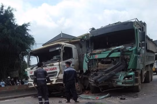 Hà Nam: Tai nạn xe khách liên hoàn trên QL1, nhiều người thoát chết