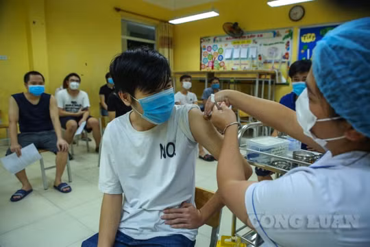 Hà Nội: Nhiều điểm tiêm chủng đã đạt trên 98% số lượng người dân được tiêm mũi 1
