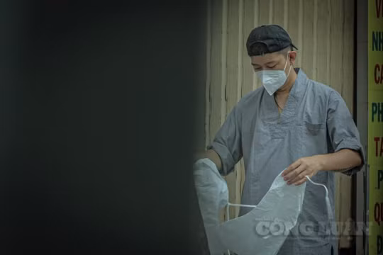 Nam người mẫu tình nguyện mai táng cho người mất vì Covid-19: "Tôi trân quý hơn sinh mệnh của mỗi người”