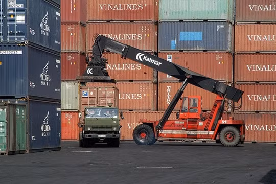 Cảng Cát Lái tạm ngưng tiếp nhận nhiều loại hàng