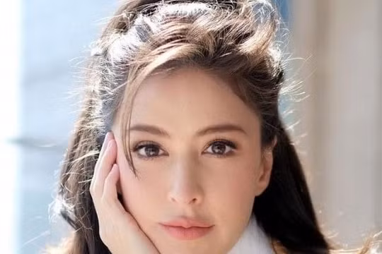 Những "bông hồng lai" xinh đẹp của showbiz Thái Lan