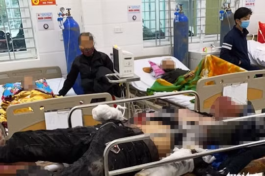 Pháo chế phát nổ, 3 nam sinh lớp 10 bị thương, 1 em nát hai bàn tay