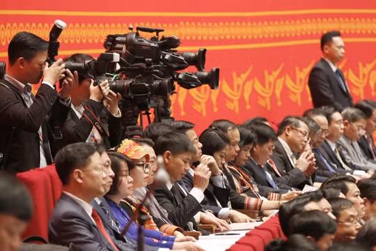 Phóng viên tác nghiệp tại Đại hội lần thứ XIII của Đảng: Vinh dự càng lớn, trách nhiệm càng phải cao