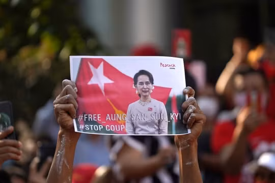 Đảng của bà Suu Kyi kêu gọi quân đội Myanmar thả tự do cho bà