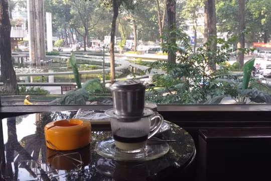TP.HCM: Ăn cơm phải lén lút, đám cưới thì... công khai