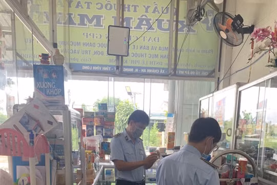 Vĩnh Long: Phát hiện quầy thuốc bán thuốc đã hết hạn cho người dân sử dụng