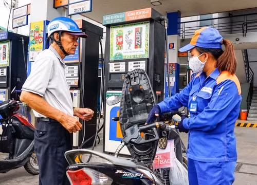 Sau khi đạt “đỉnh” 2 năm, giá xăng dầu trong nước sẽ giảm vào ngày mai?