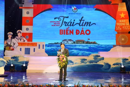 "Trái tim biển đảo” - Khích lệ tinh thần những người con kiên cường bám trụ nơi vùng biển, đảo quê hương