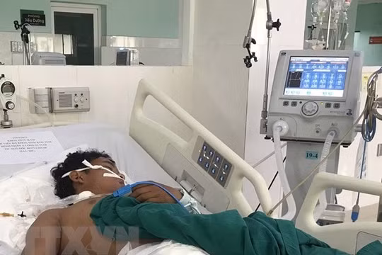 Kom Tum: 4 người nhập viện nghi do ngộ độc thực phẩm