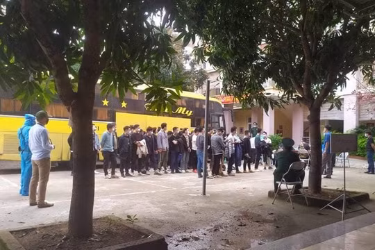 57 người trên xe khách nhập cảnh trái phép vào Việt Nam âm tính Covid-19