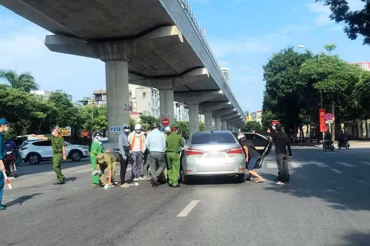 Hà Nội: Shipper “thông chốt” kiểm soát dịch Covid-19 khiến 1 chiến sĩ công an nhập viện