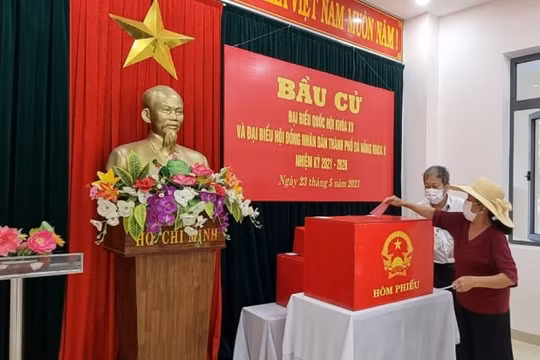 Cử tri Đà Nẵng, Quảng Nam hăng hái đi bầu cử, đảm bảo nghiêm ngặt phòng, chống dịch Covid-19
