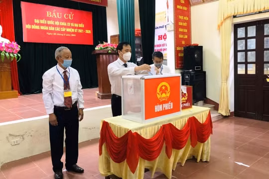Hình ảnh hơn 85 vạn cử tri Hà Tĩnh đi bầu cử