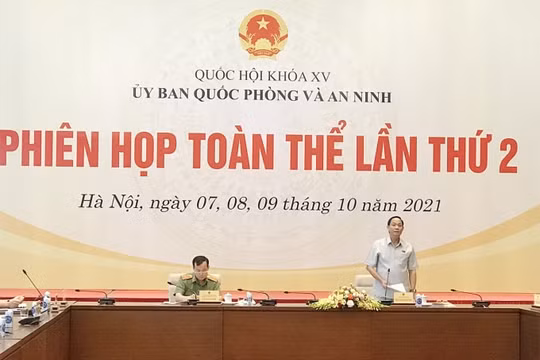 Phó Chủ tịch Quốc hội Trần Quang Phương chủ trì họp thẩm tra dự án Luật Cảnh sát cơ động
