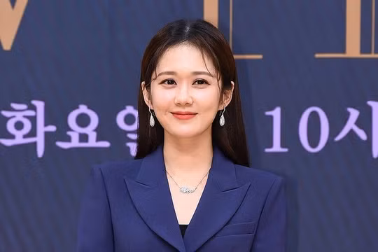 Jang Nara trở lại màn ảnh nhỏ trong dự án mới Daebak Real Estate