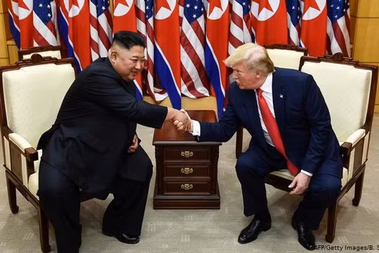 Ông Trump từng đề nghị đưa ông Kim về Triều Tiên bằng Không lực Một