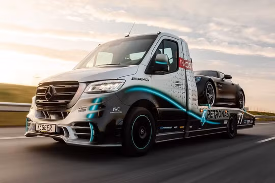 Mercedes-Benz Sprinter được nâng cấp thành xe bán tải, giá 147.000 USD