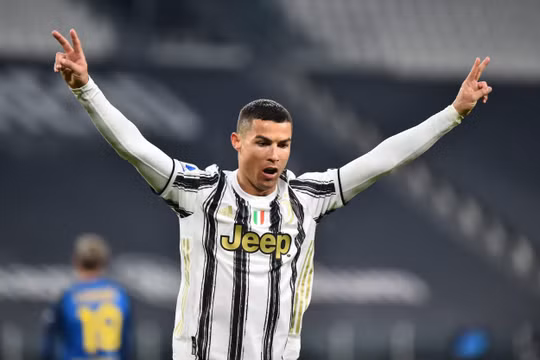 Truyền thông Italy: “Ronaldo căng thẳng và rất xa cách đồng đội”