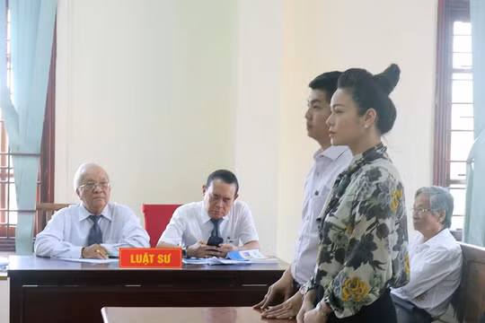 Nhật Kim Anh tận hưởng hạnh phúc bên con trai sau chuỗi ngày "chiến đấu" với chồng cũ