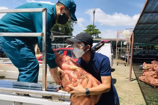 Bài 3: Chúng tôi đi xin, xin bằng cả tấm lòng