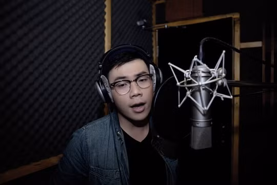 'Chạm - Sing&Share' hát cho cộng đồng những ngày giãn cách