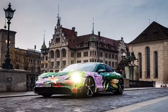 Porsche Taycan phiên bản Queen of the Night sắp được rao bán