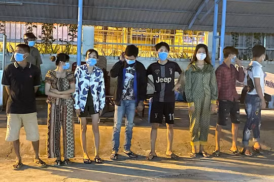 Cà Mau: Bắt quả tang 8 đối tượng tụ tập sử dụng ma túy trong lúc giãn cách
