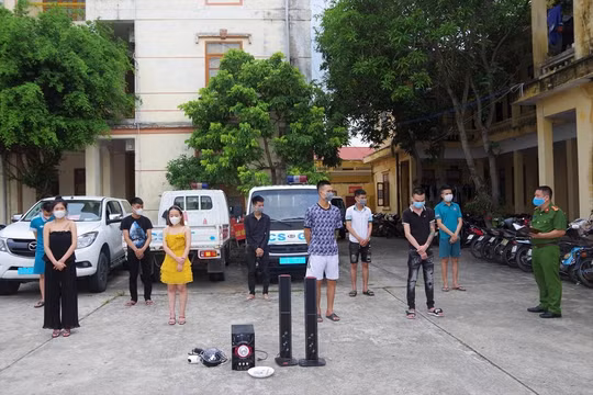 Hải Dương: Bất chấp quy định giãn cách, 9 nam nữ tụ tập “bay lắc”