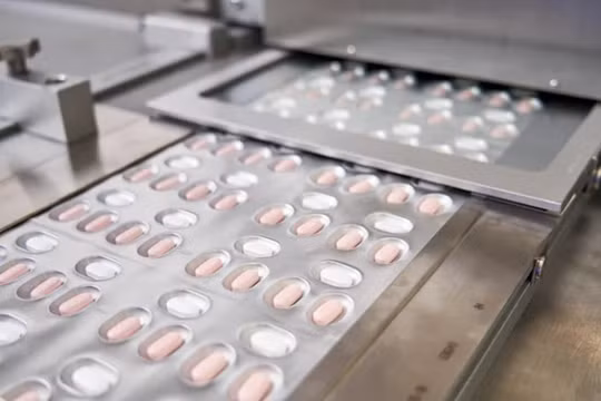 Thuốc đặc trị Covid của Pfizer và Merck có rủi ro khi sử dụng với các loại thuốc khác