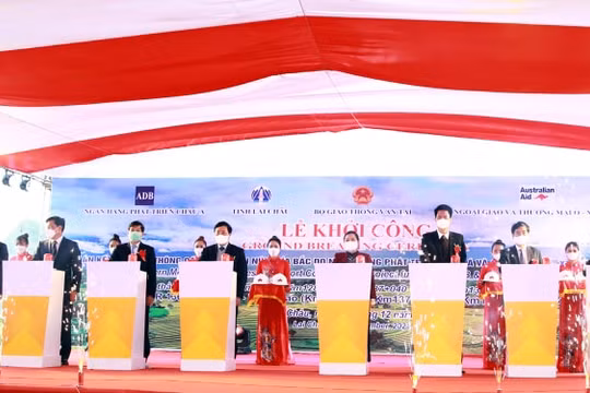 Phó Thủ tướng Phạm Bình Minh dự lễ khởi công Dự án kết nối giao thông các tỉnh miền núi phía Bắc