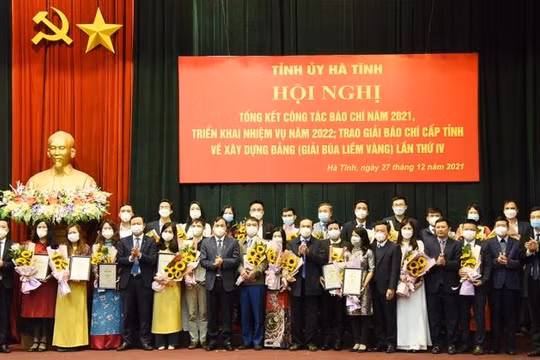 Báo Nhà báo & Công luận đoạt giải C - Giải báo chí Búa liềm vàng Hà Tĩnh