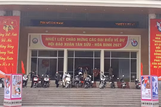 Tạm dừng lễ khai mạc Hội Báo xuân Tân Sửu - Hòa Bình 2021
