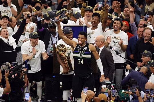 Milwaukee Bucks giành chức vô địch NBA sau 50 năm