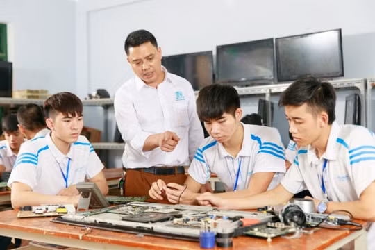 Tạo điều kiện để cơ sở giáo dục nghề nghiệp dạy chương trình phổ thông
