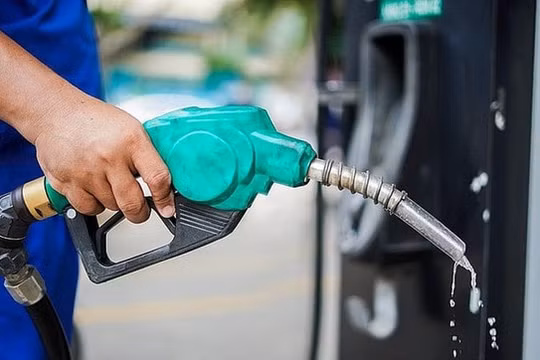 Ngày mai, giá xăng trong nước có thể giảm “sốc”