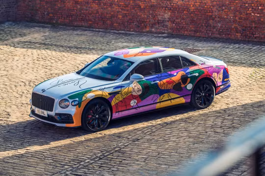 Khám phá mẫu xe Bentley Flying Spur phiên bản LGBT