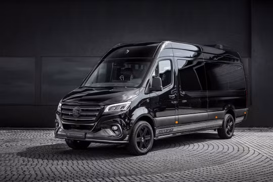 Mercedes-Benz Sprinter Urban Edition sở hữu gói độ phong cách bóng đêm có giá hơn 23.000 USD