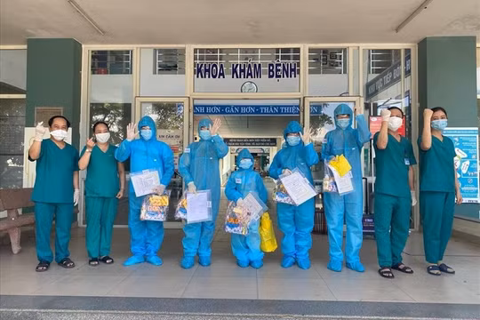 Đà Nẵng: 9 bệnh nhân mắc Covid-19 khỏi bệnh và được xuất viện