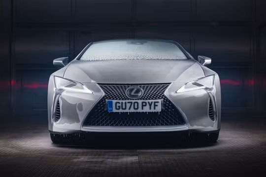 Lexus LC 500 Convertible vẫn hoạt động sau 12 tiếng bị đóng băng